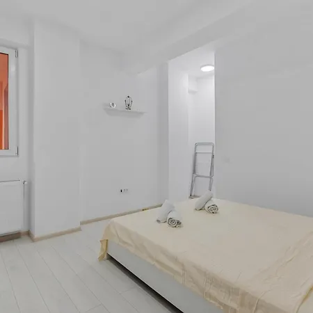 Sunny Yellow Apartment - Penthouse, Piscina, Free Parking, Self Check-In Rosu Exterior photo