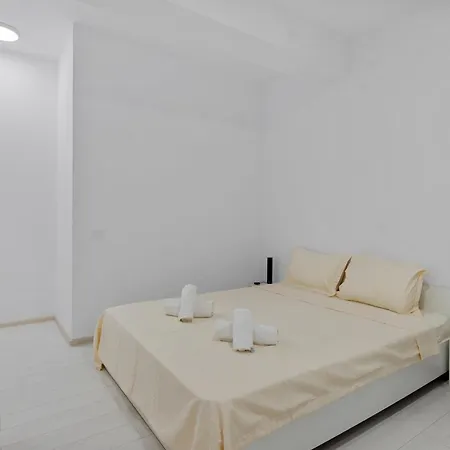 Sunny Yellow Apartment - Penthouse, Piscina, Free Parking, Self Check-In Rosu Exterior photo