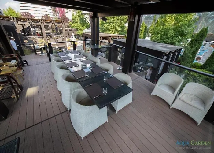 Sunny Yellow Apartment - Penthouse, Piscina, Free Parking, Self Check-In