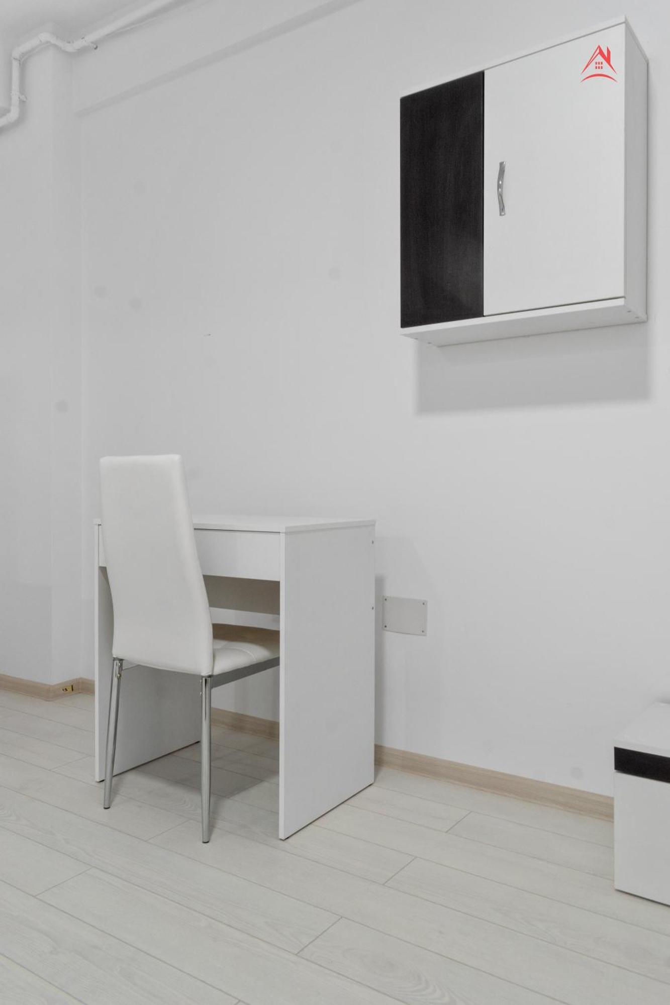 Apartment Sunny Yellow - Penthouse, Piscina, Free Parking, Self Check-in Rosu