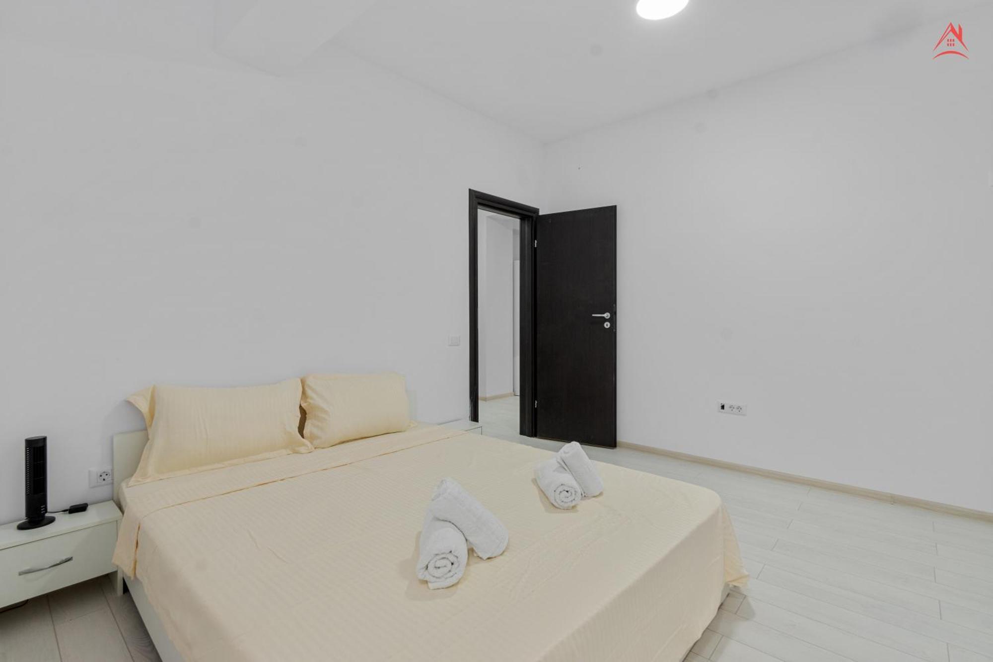 Sunny Yellow - Penthouse, Piscina, Free Parking, Self Check-in *