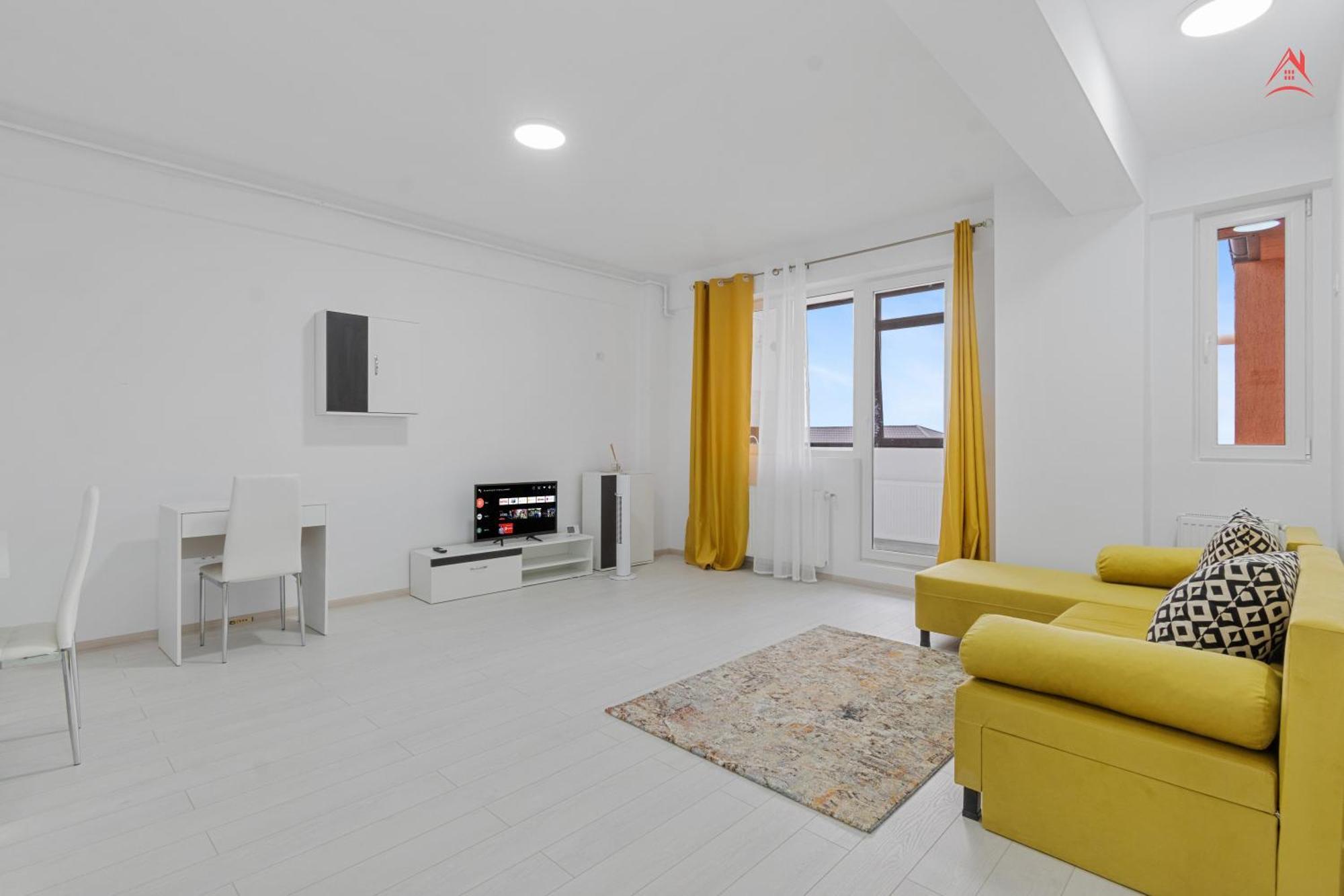Apartment Sunny Yellow - Penthouse, Piscina, Free Parking, Self Check-in
