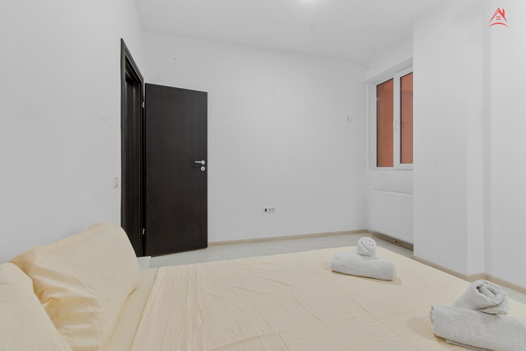 Sunny Yellow - Penthouse, Piscina, Free Parking, Self Check-in *