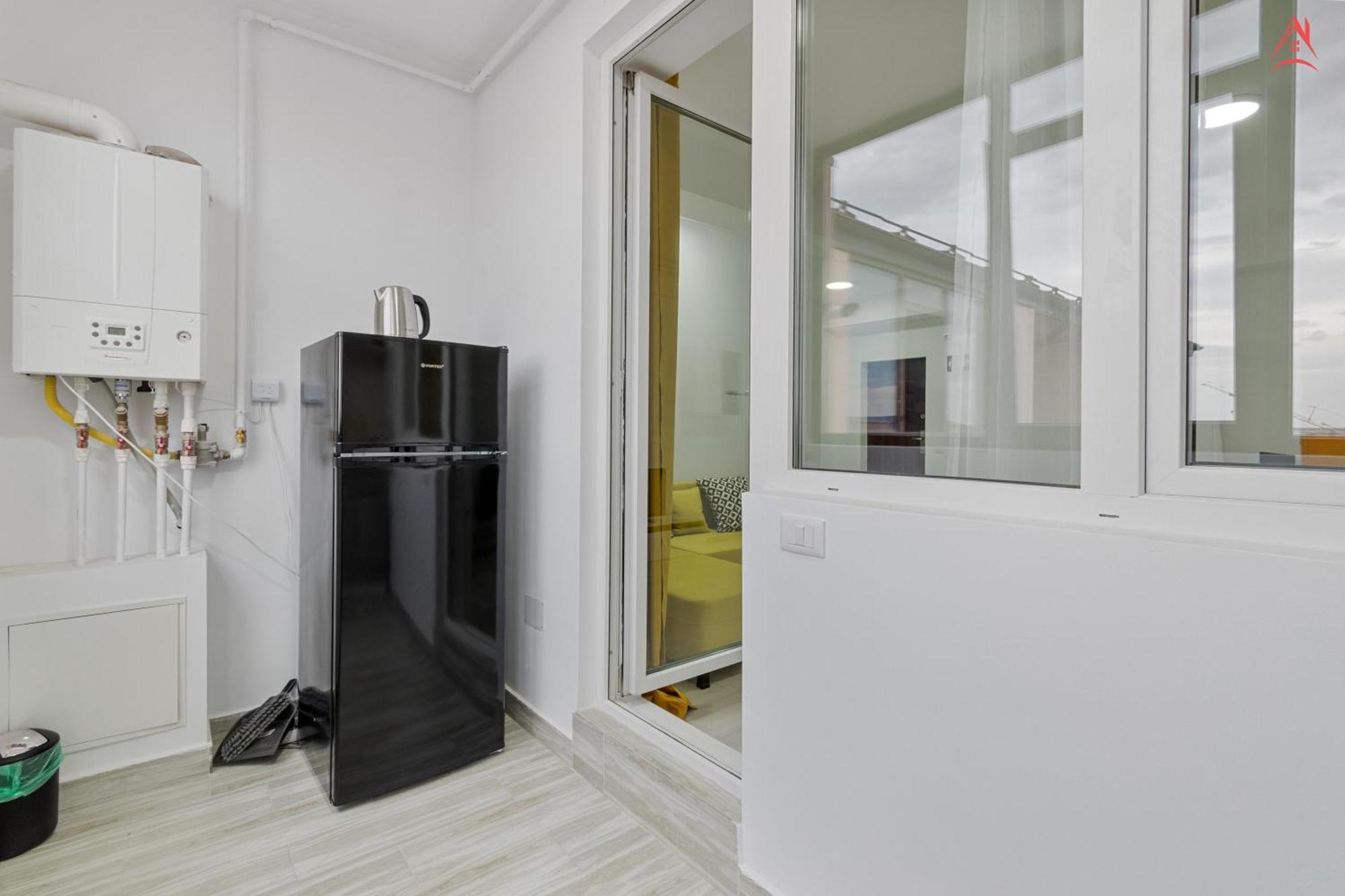 Sunny Yellow - Penthouse, Piscina, Free Parking, Self Check-in Apartment *