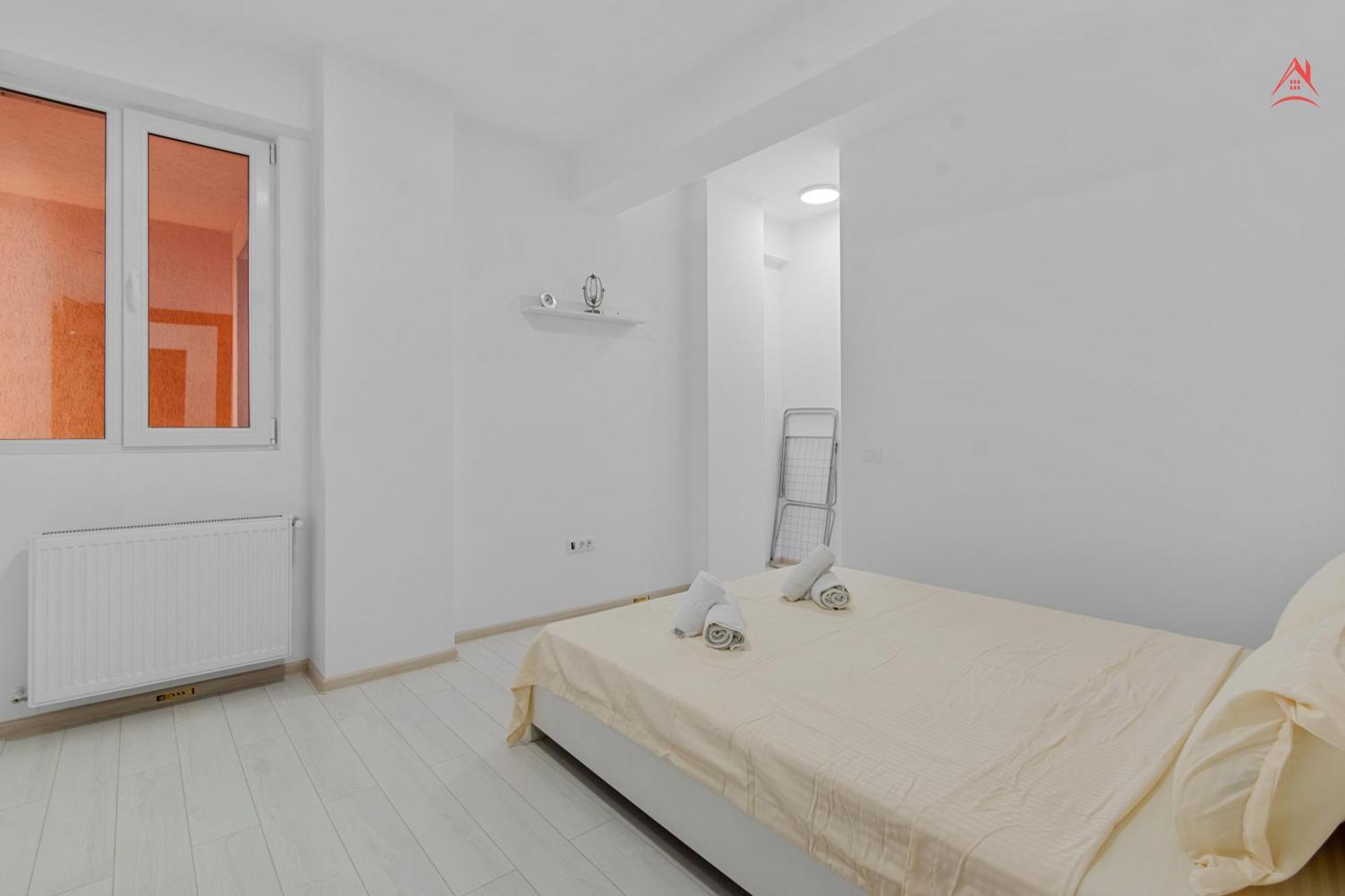 Apartment Sunny Yellow - Penthouse, Piscina, Free Parking, Self Check-in