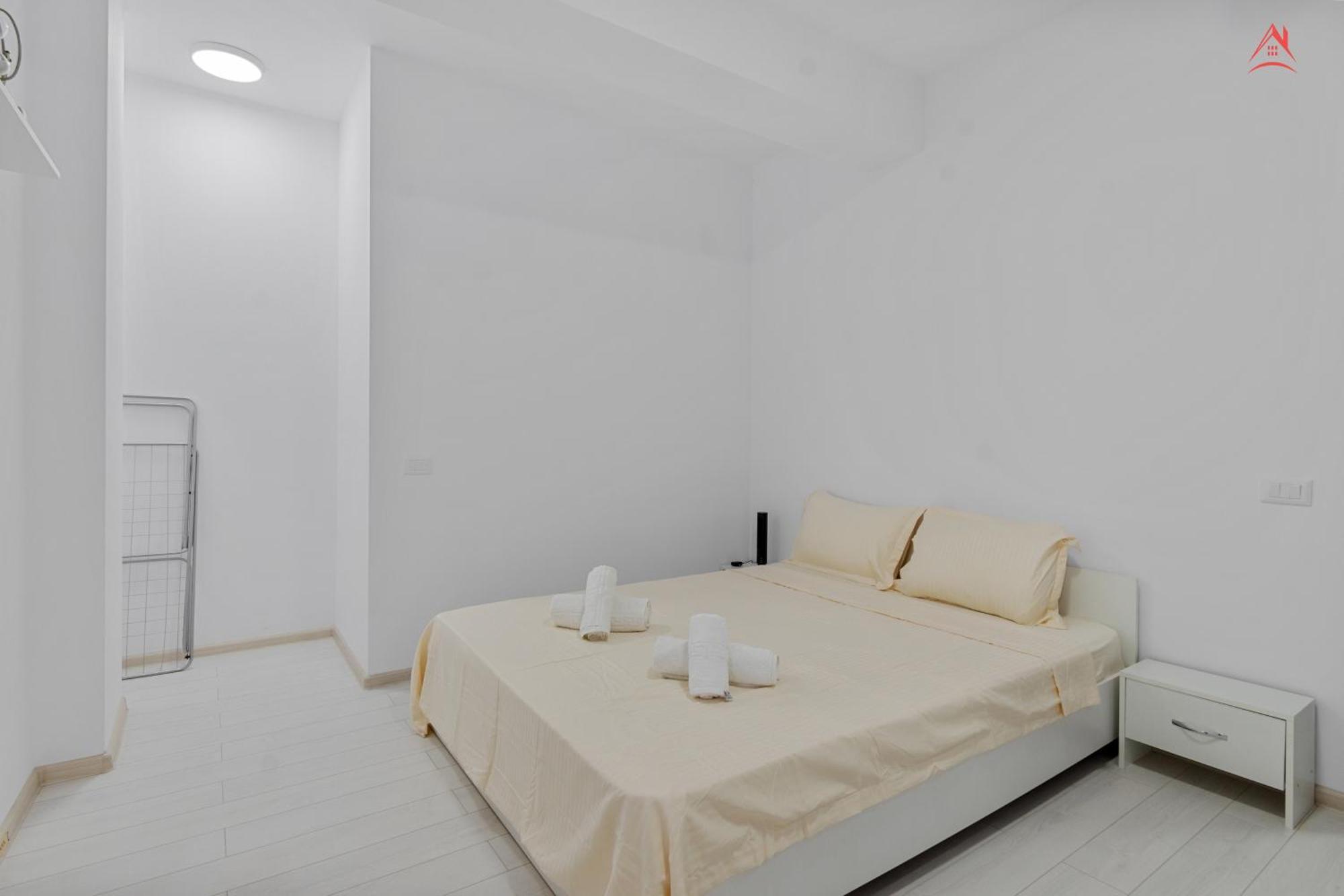 Apartment Sunny Yellow - Penthouse, Piscina, Free Parking, Self Check-in *