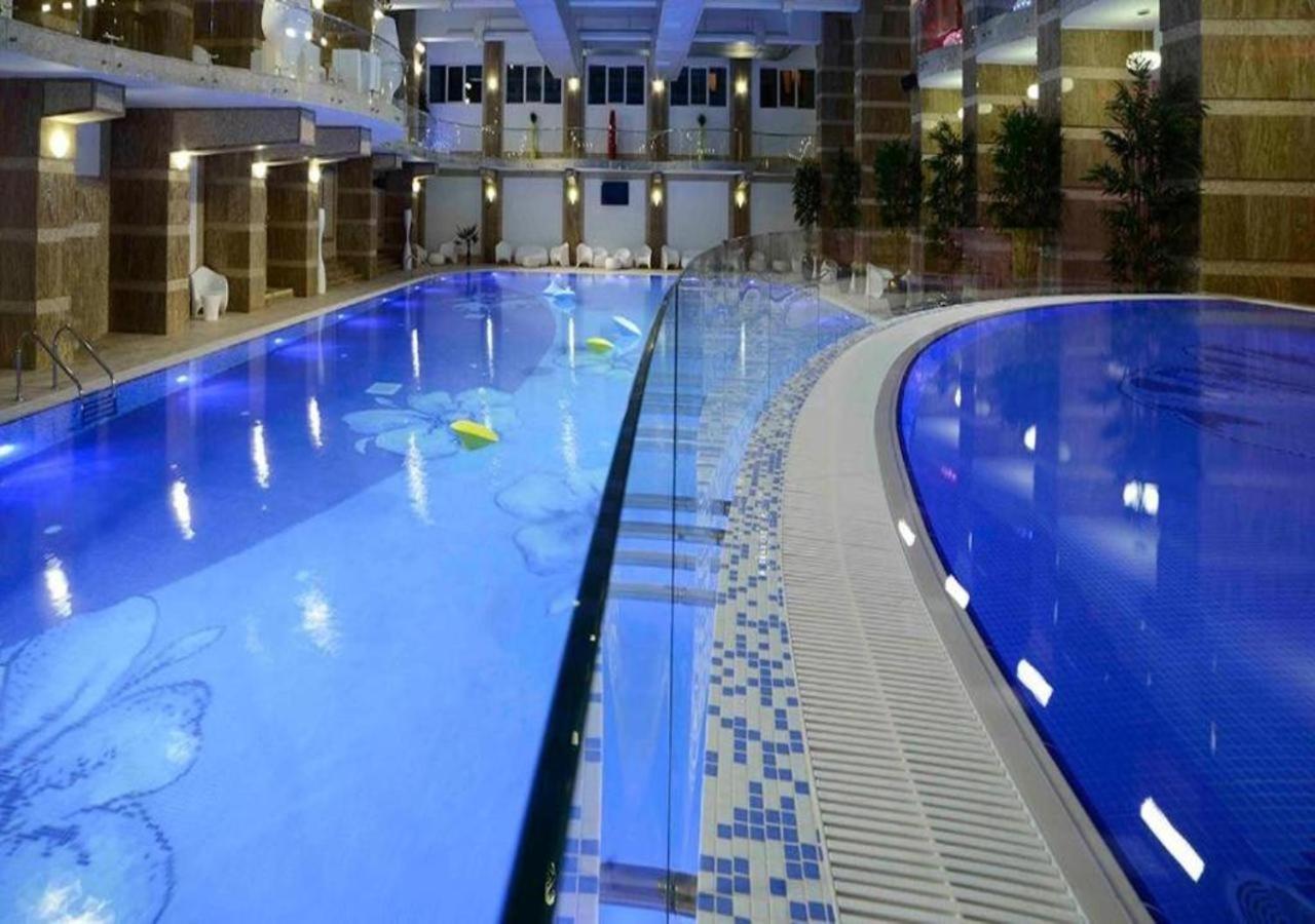 Apartment Sunny Yellow - Penthouse, Piscina, Free Parking, Self Check-in Rosu